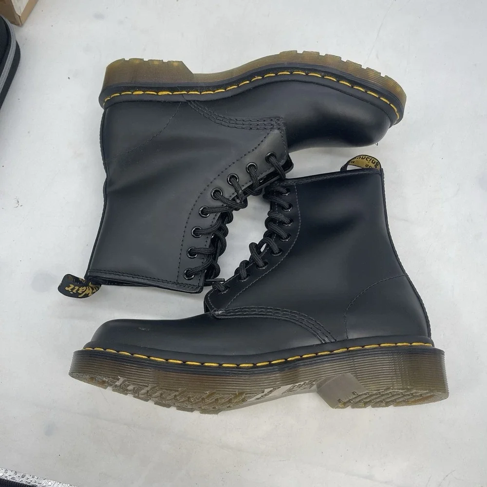 Doc Dr. Martens Leather Boots Womens 7 Black Smooth 11822 Workwear Grunge NWOT